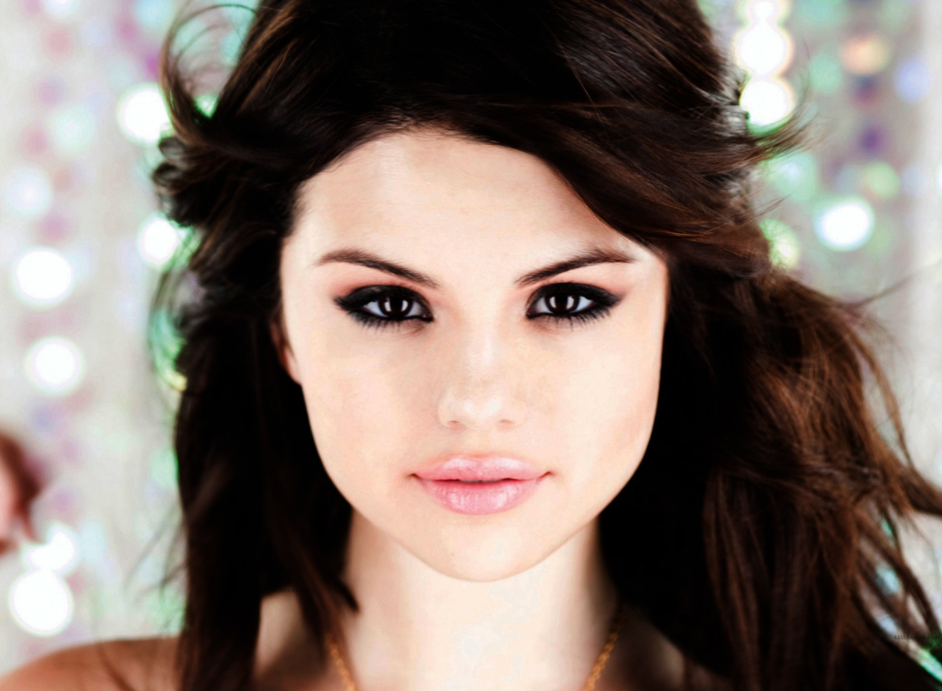 Обои Selena Gomez Portrait 1920x1408