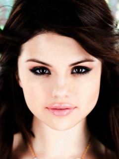 Fondo de pantalla Selena Gomez Portrait 240x320
