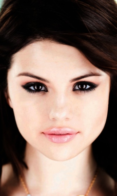 Fondo de pantalla Selena Gomez Portrait 240x400