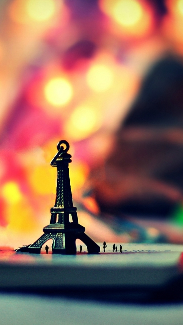 Mini Eiffel Purple Golden Bokeh wallpaper 640x1136