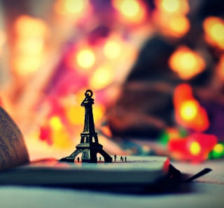 Kostenloses Mini Eiffel Purple Golden Bokeh Wallpaper für 128x128