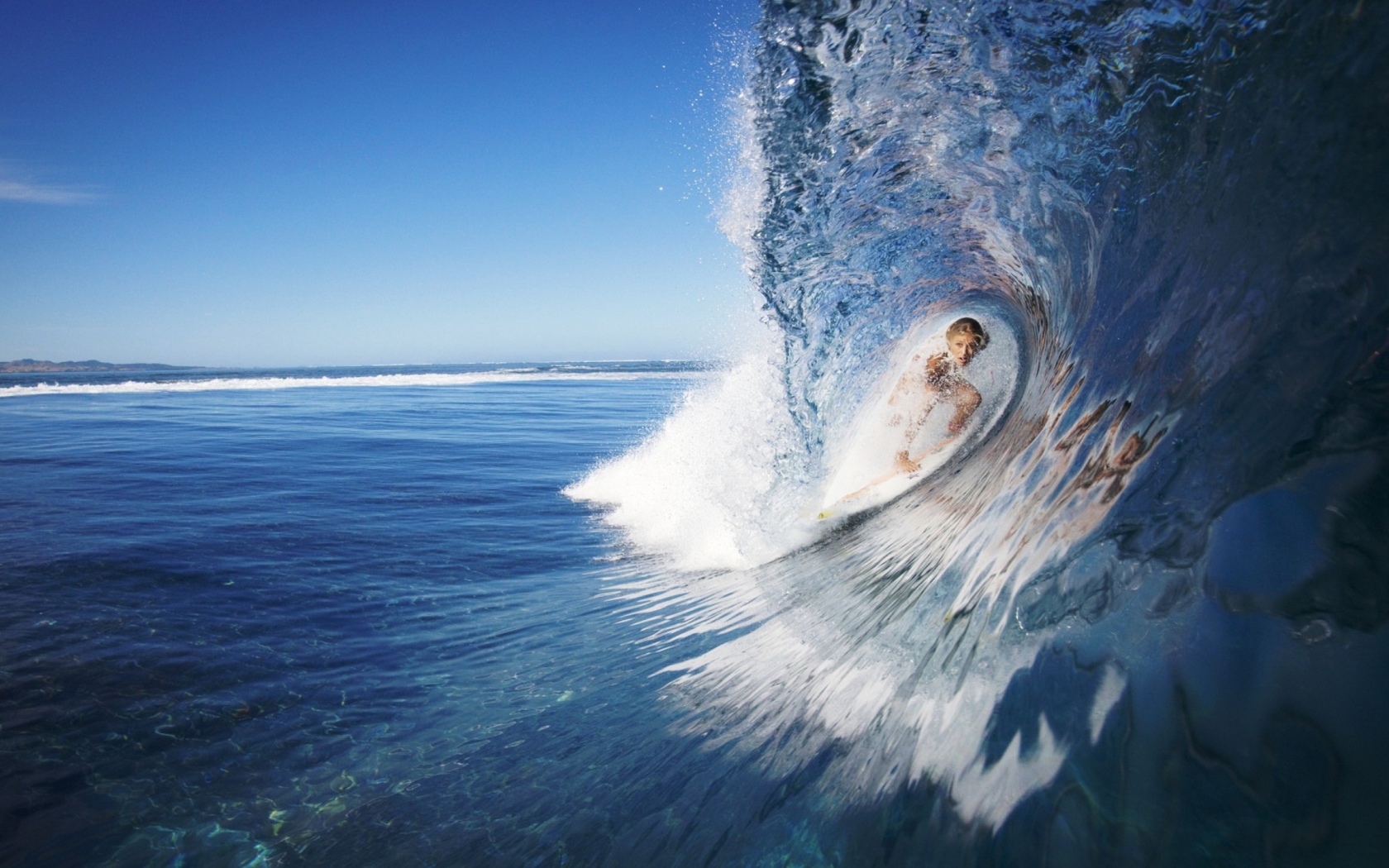 Fondo de pantalla Female Surfer 1680x1050
