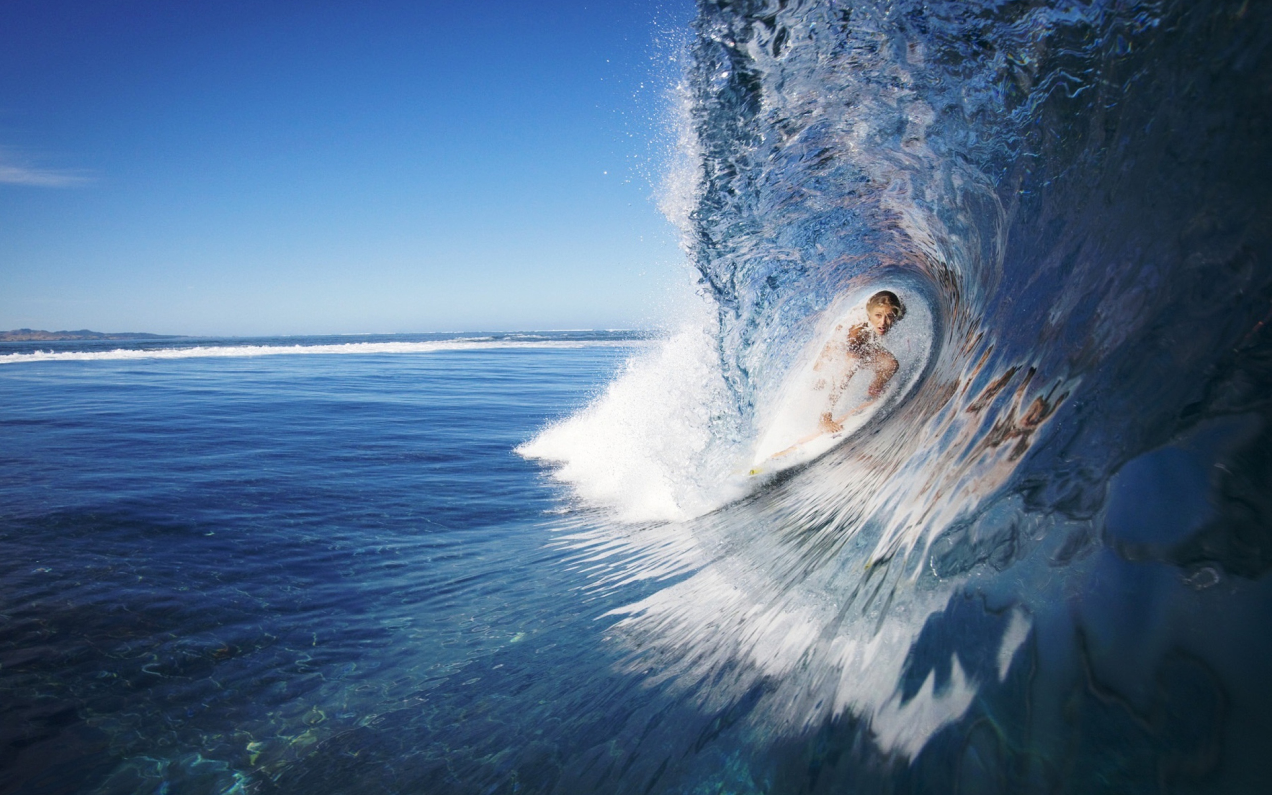 Fondo de pantalla Female Surfer 2560x1600