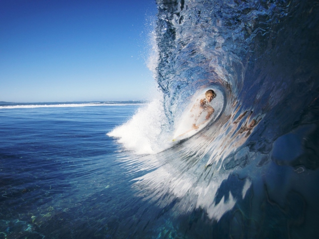 Fondo de pantalla Female Surfer 640x480