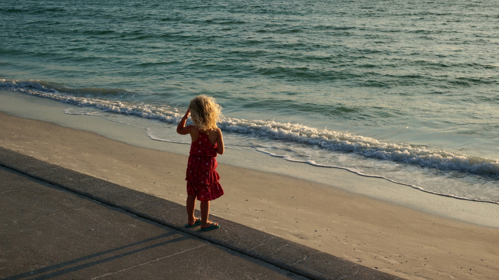 Child Looking At Sea screenshot #1 1600x900