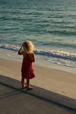 Child Looking At Sea wallpaper 320x480
