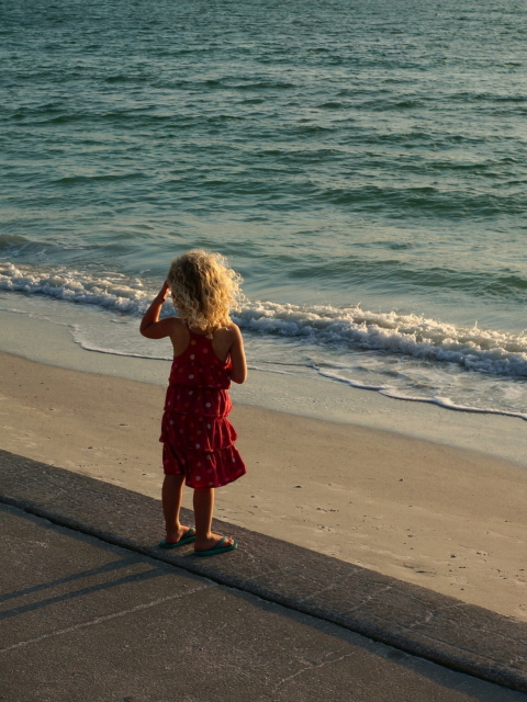 Child Looking At Sea screenshot #1 480x640