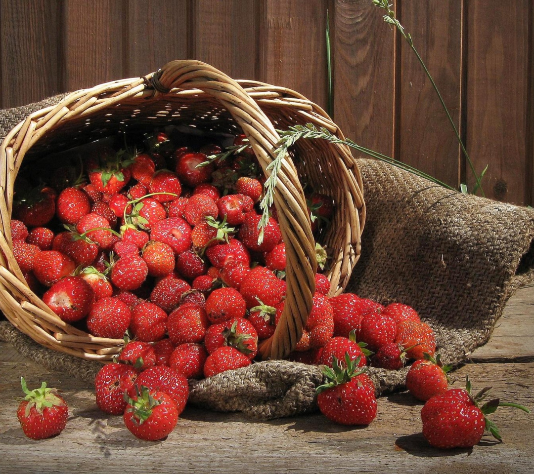 Strawberry Basket wallpaper 1080x960