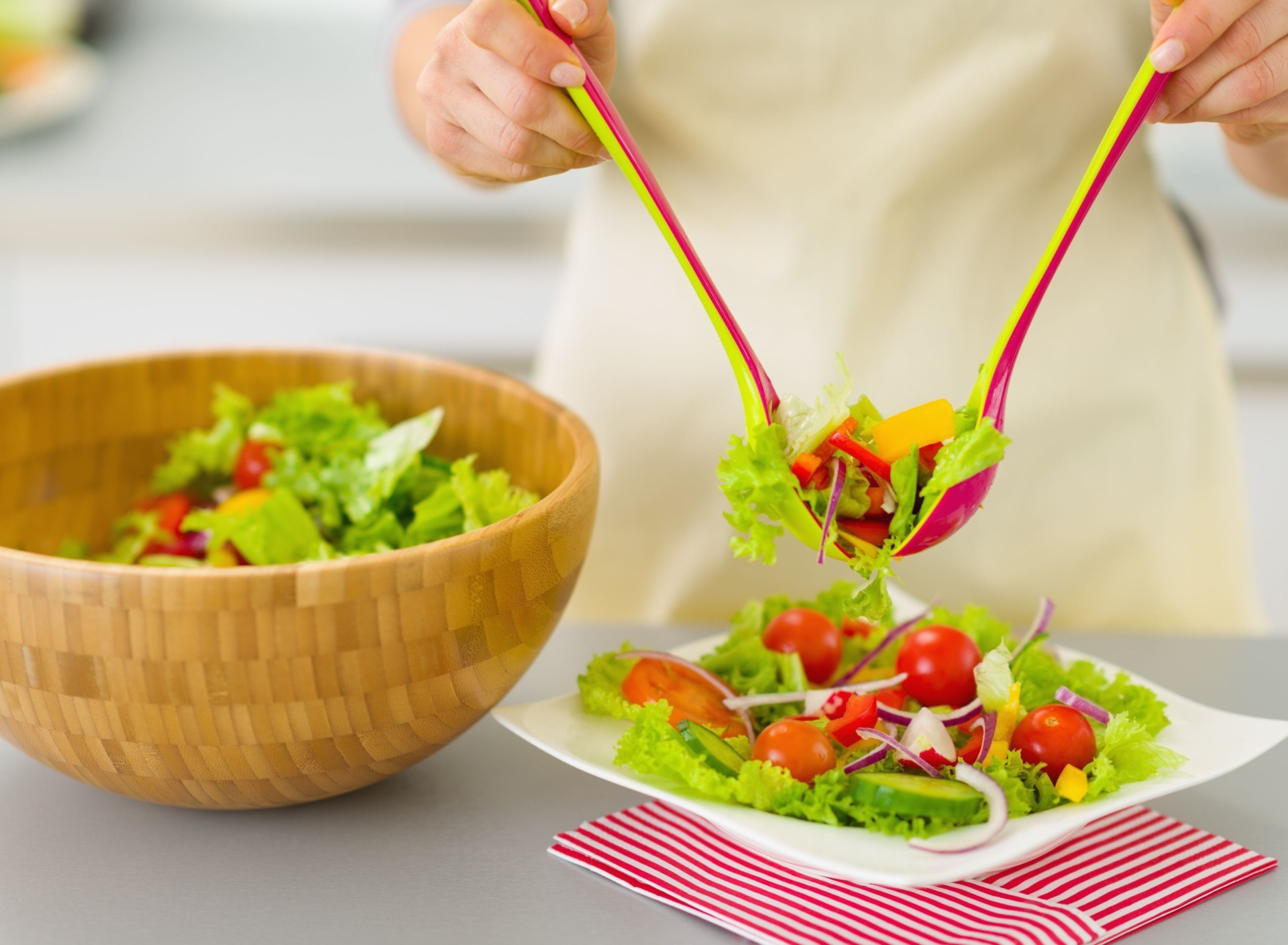 Salad with tomatoes wallpaper 1920x1408