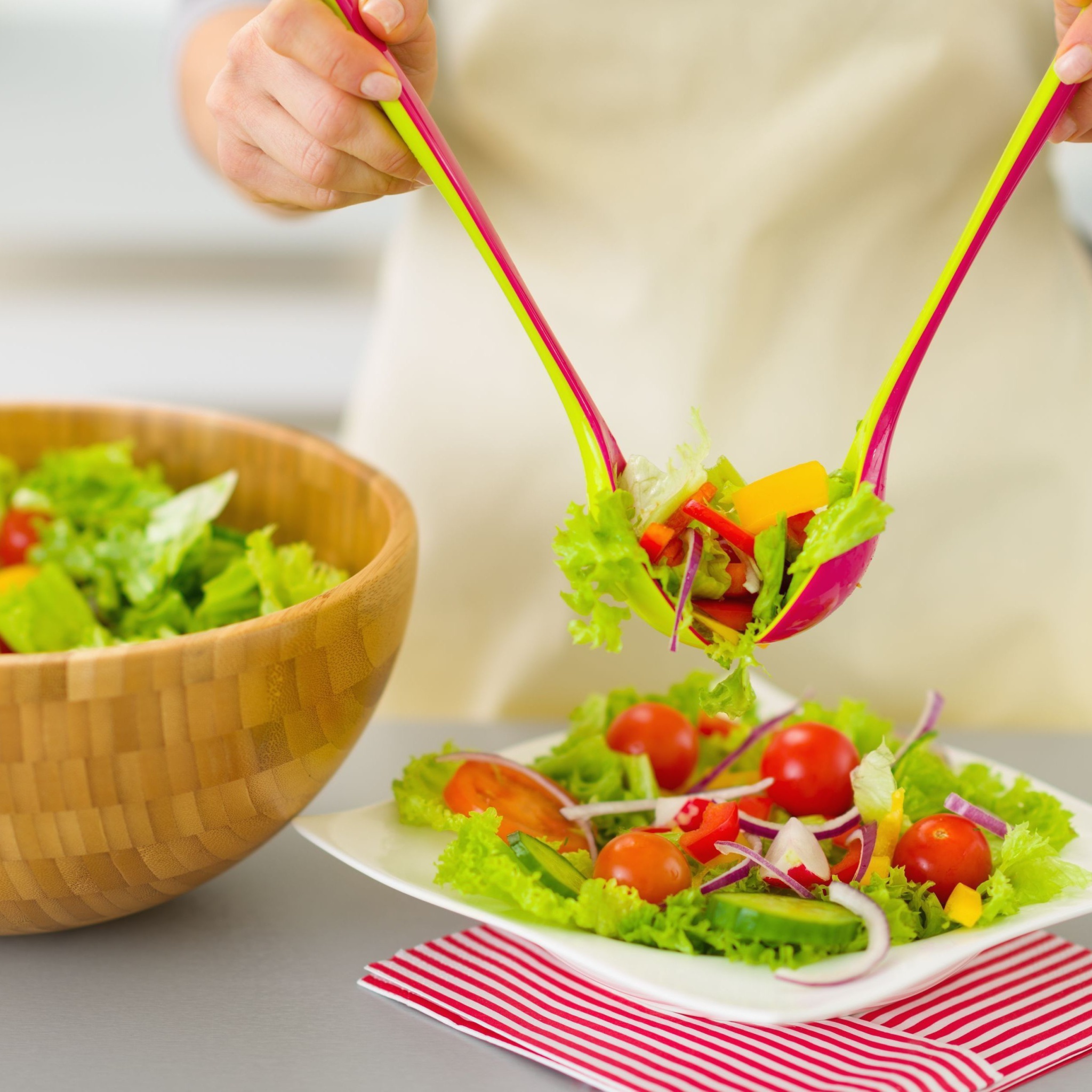 Обои Salad with tomatoes 2048x2048
