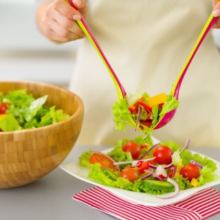 Salad with tomatoes - Obrázkek zdarma pro iPad mini 2