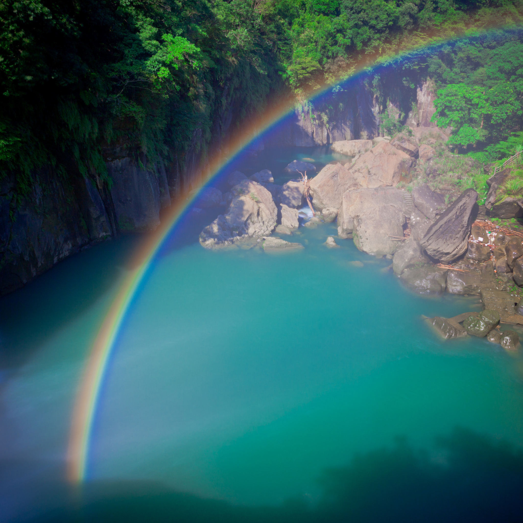 Rainbow Over Lagoon wallpaper 2048x2048