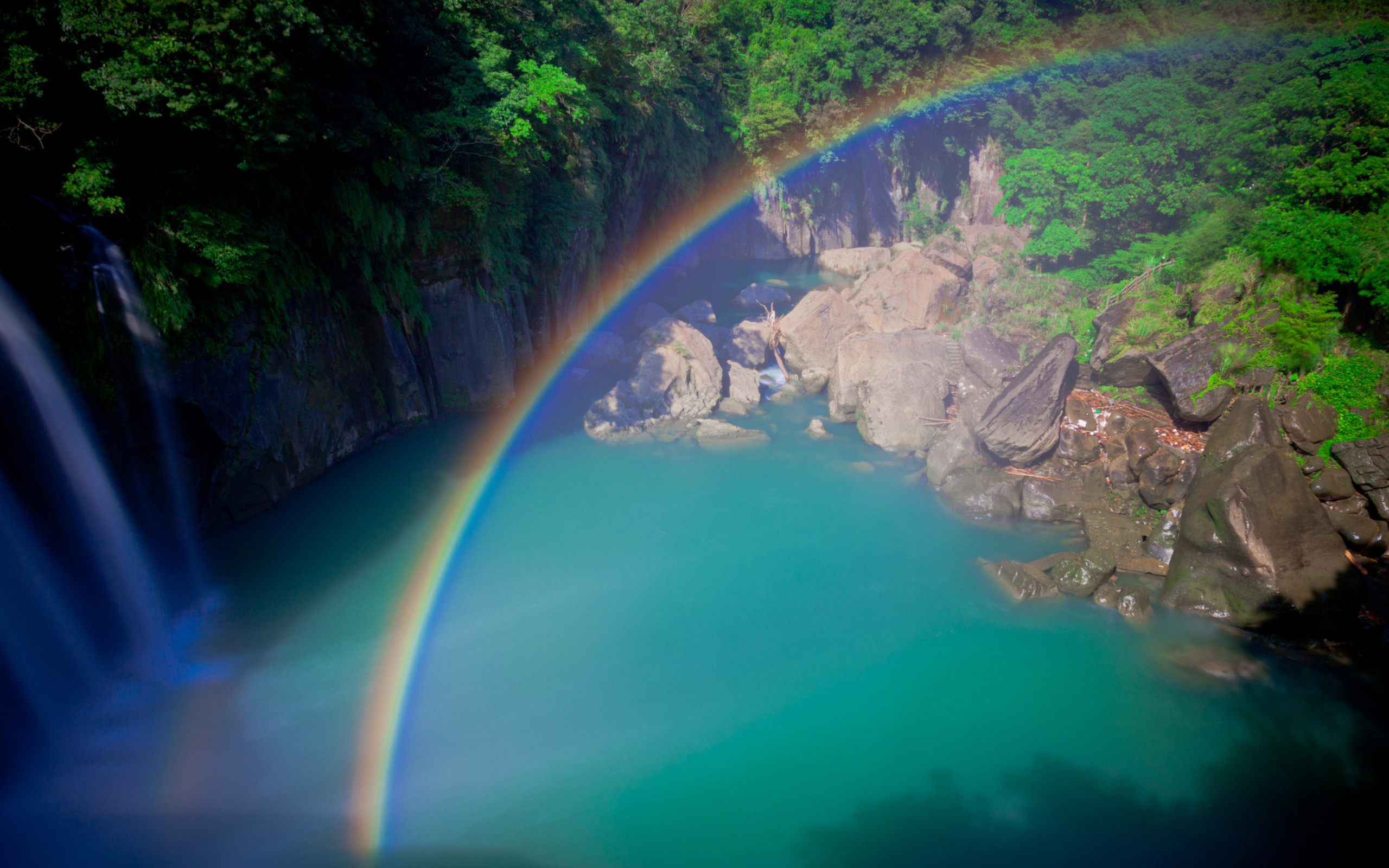 Обои Rainbow Over Lagoon 2560x1600