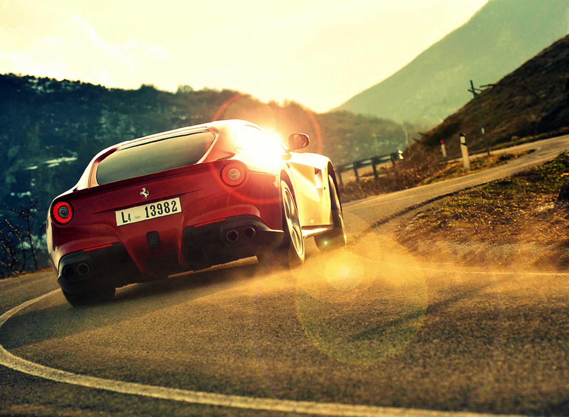 Fondo de pantalla Ferrari F12 Berlinetta At Sunset 1920x1408