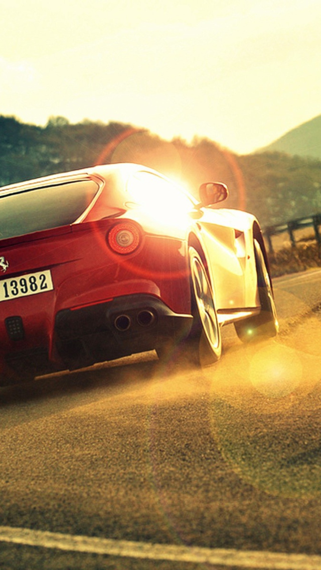 Fondo de pantalla Ferrari F12 Berlinetta At Sunset 640x1136