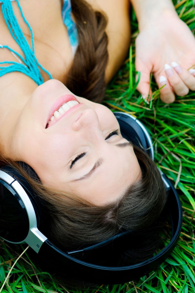 Smiling Girl Listening To Music wallpaper 640x960