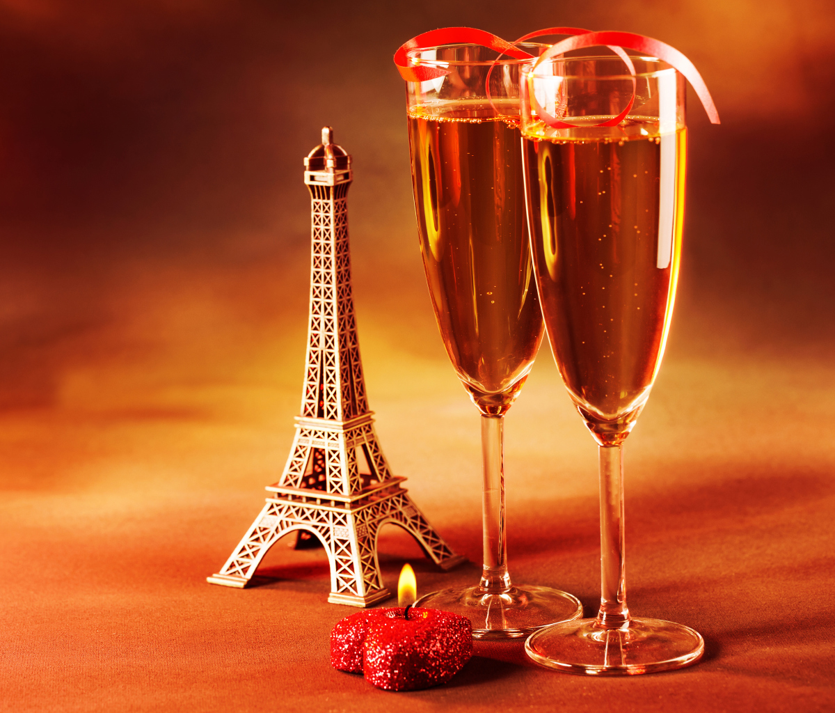Das Paris Mini Eiffel Tower And Champagne Wallpaper 1200x1024