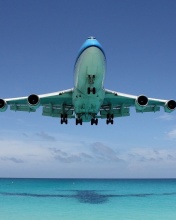 Boeing 747 in St Maarten Extreme Airport wallpaper 176x220
