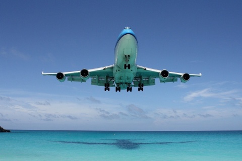 Boeing 747 in St Maarten Extreme Airport wallpaper 480x320