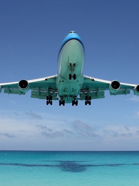 Обои Boeing 747 in St Maarten Extreme Airport 480x640
