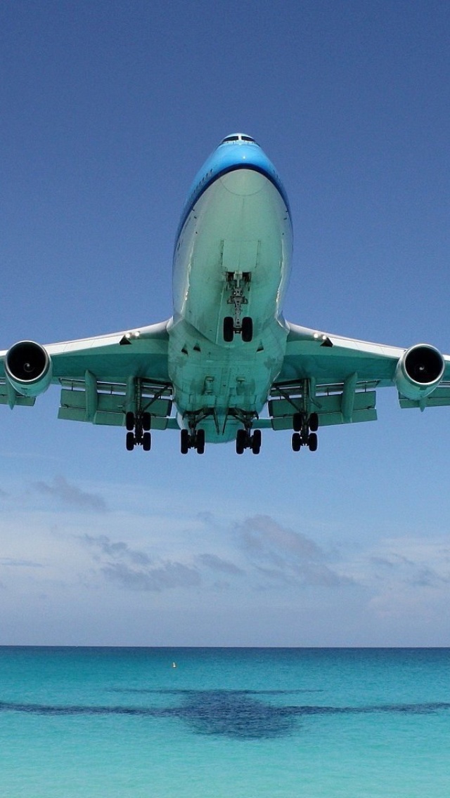 Fondo de pantalla Boeing 747 in St Maarten Extreme Airport 640x1136