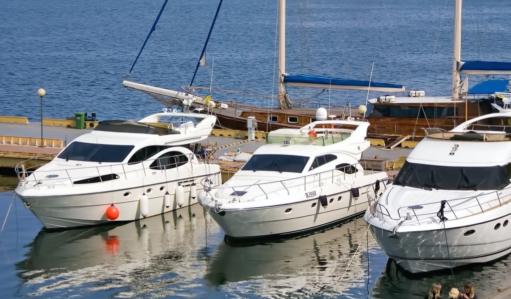 Обои Expensive Luxury Yachts 1024x600