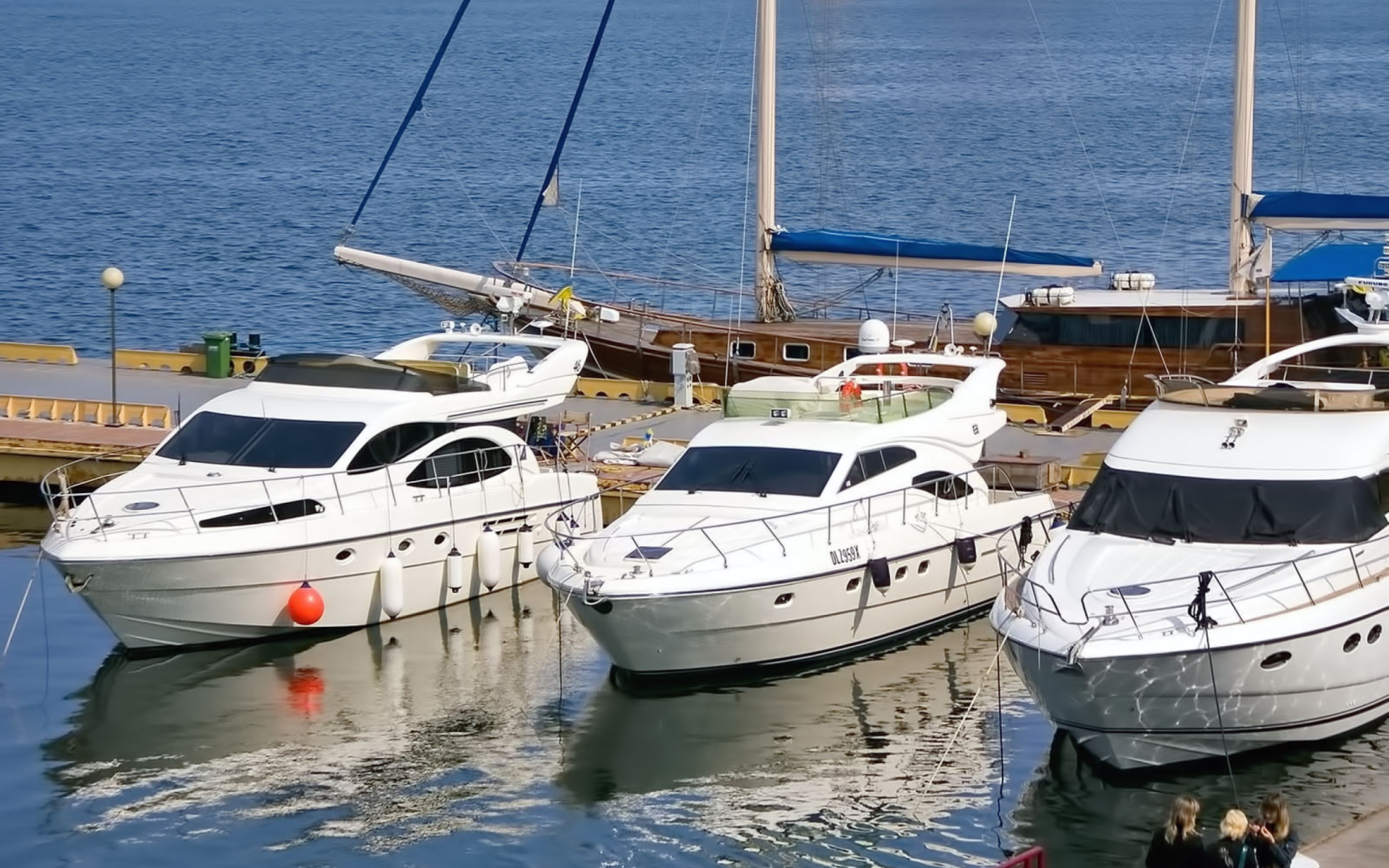 Обои Expensive Luxury Yachts 1920x1200