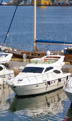 Fondo de pantalla Expensive Luxury Yachts 240x400