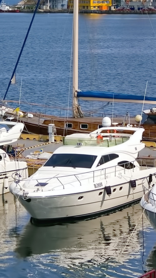 Screenshot №1 pro téma Expensive Luxury Yachts 640x1136