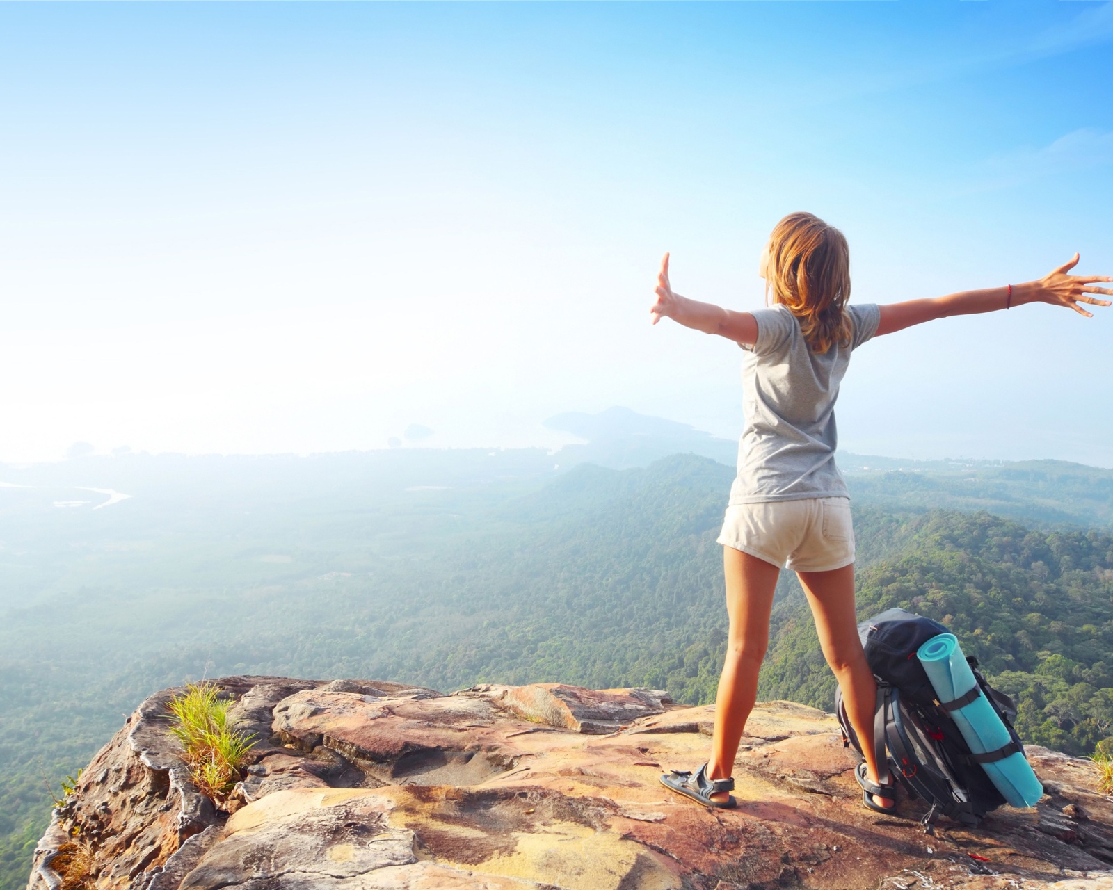 Das Backpacker tourist girl Wallpaper 1600x1280