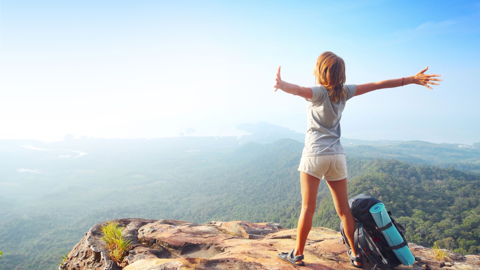 Sfondi Backpacker tourist girl 1600x900