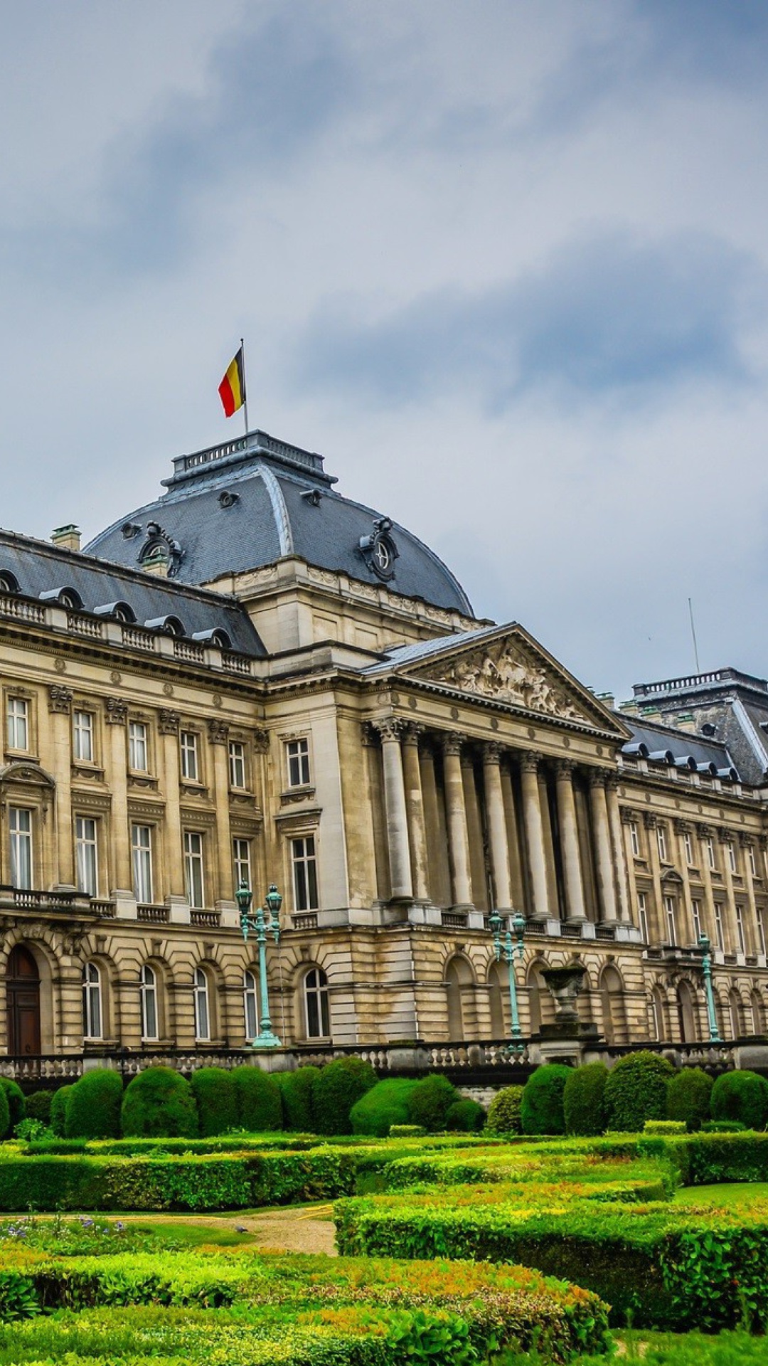 Royal Palace of Brussels wallpaper 1080x1920