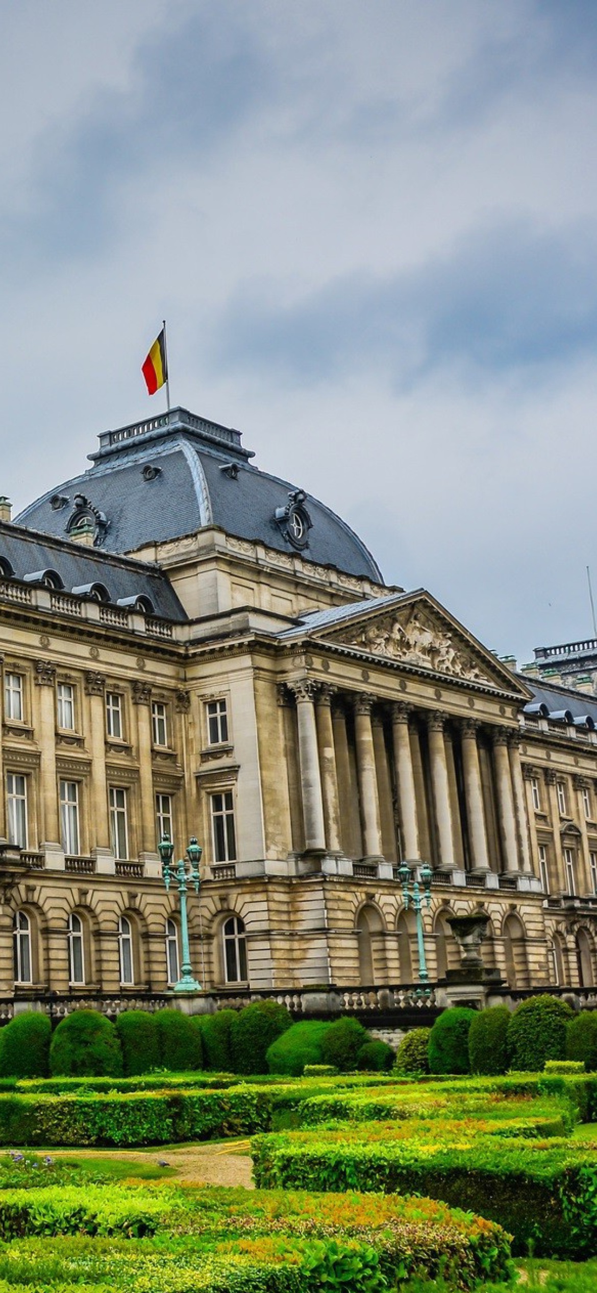Royal Palace of Brussels wallpaper 1170x2532