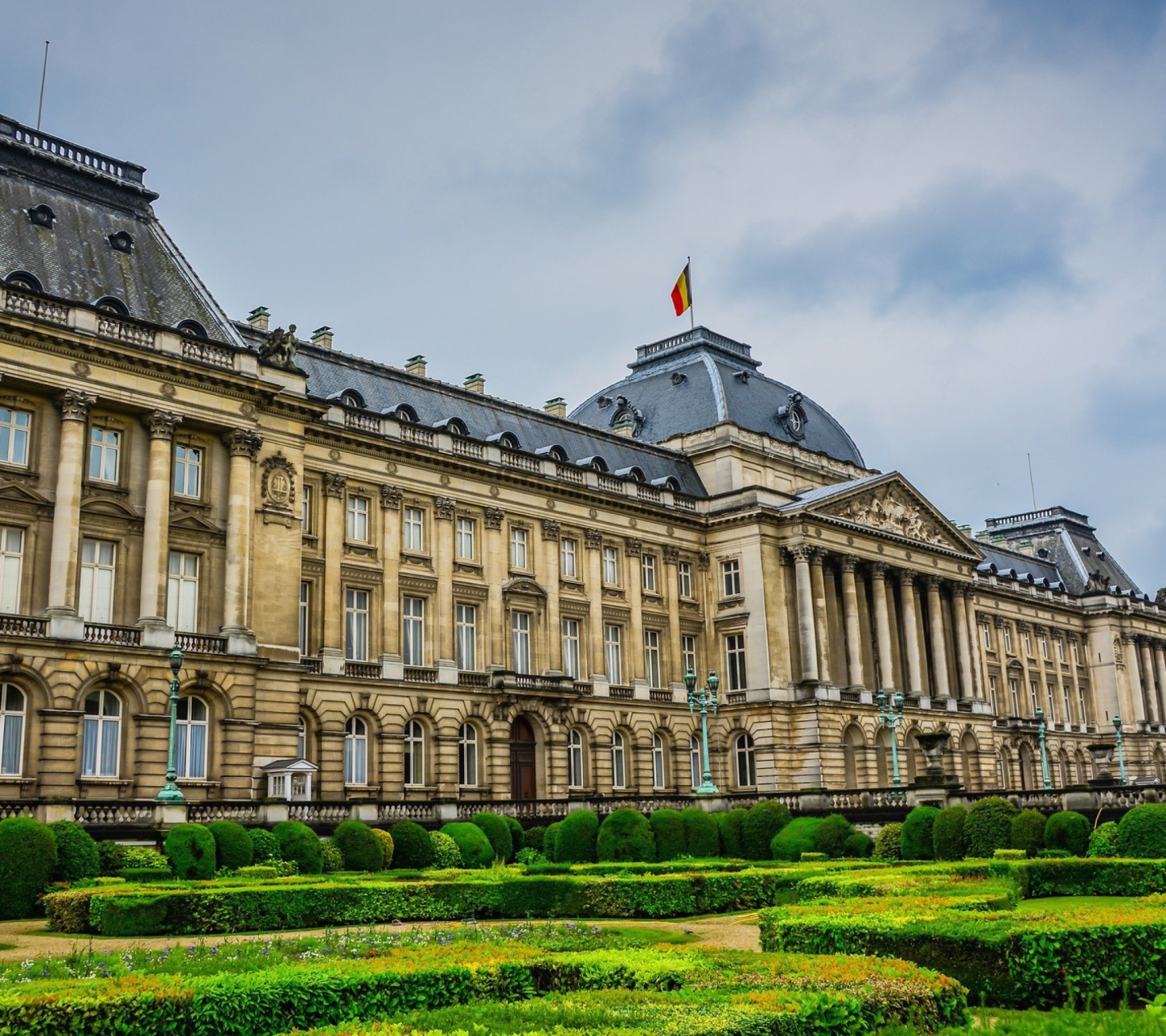 Fondo de pantalla Royal Palace of Brussels 1440x1280