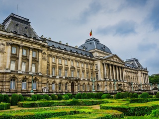 Fondo de pantalla Royal Palace of Brussels 320x240