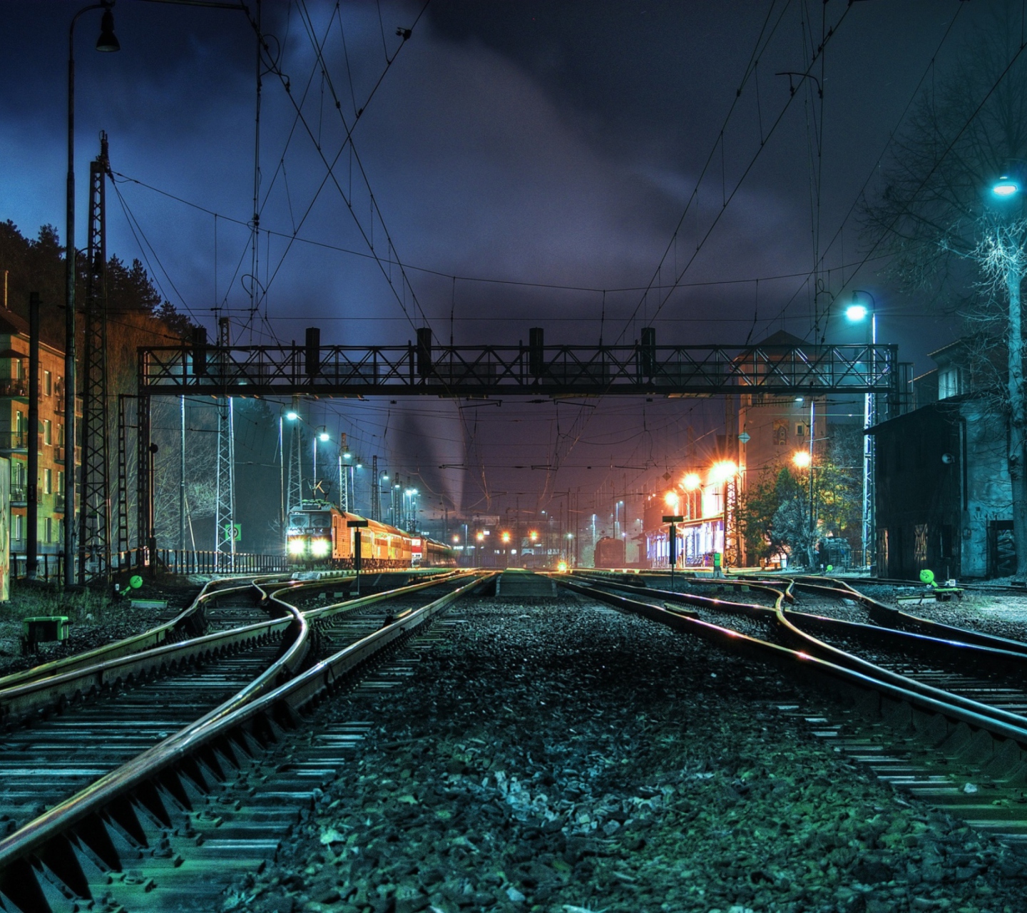 Sfondi Railway Station At Night 1440x1280