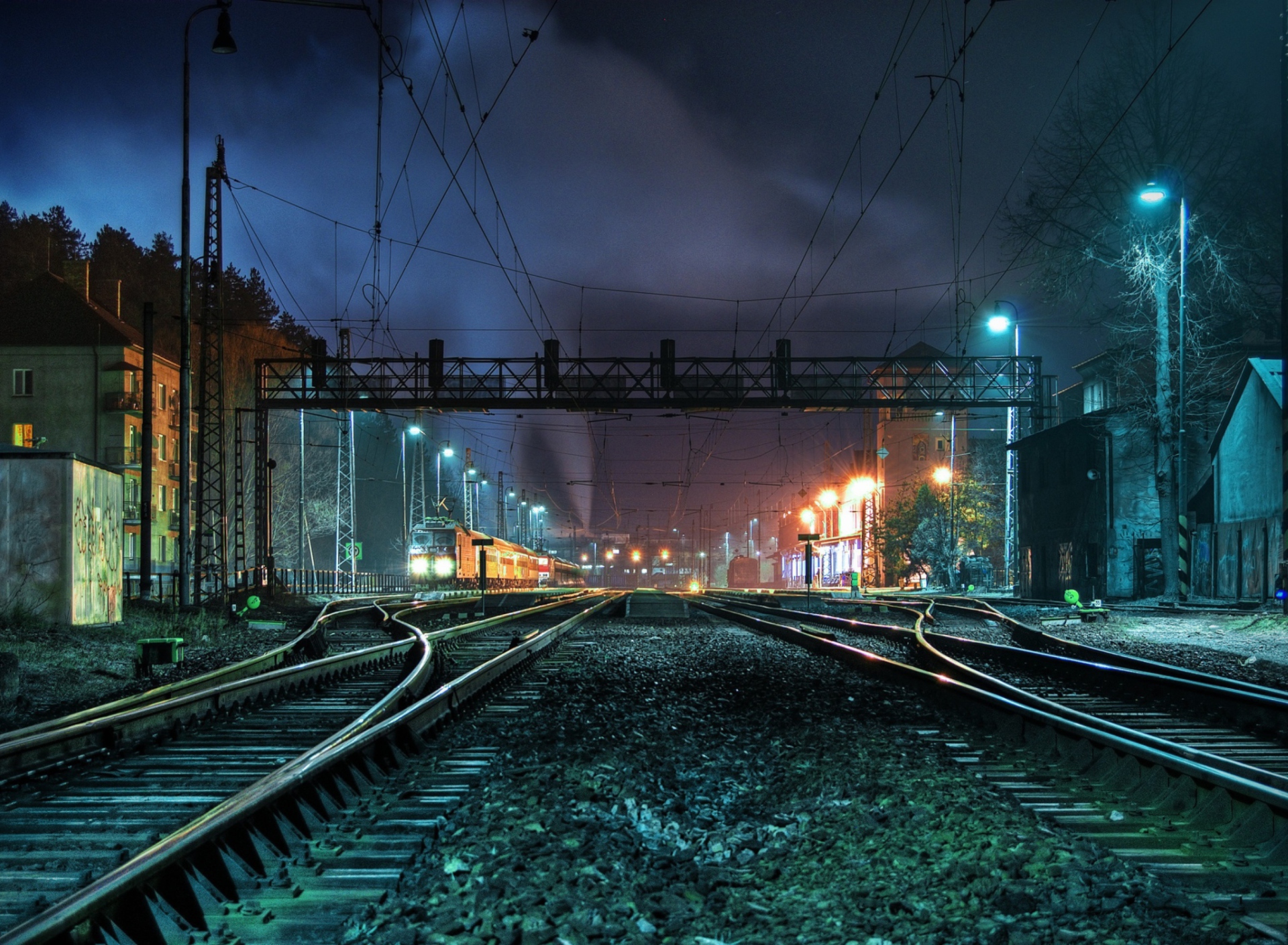 Обои Railway Station At Night 1920x1408