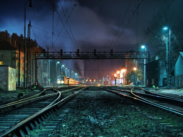 Обои Railway Station At Night 640x480
