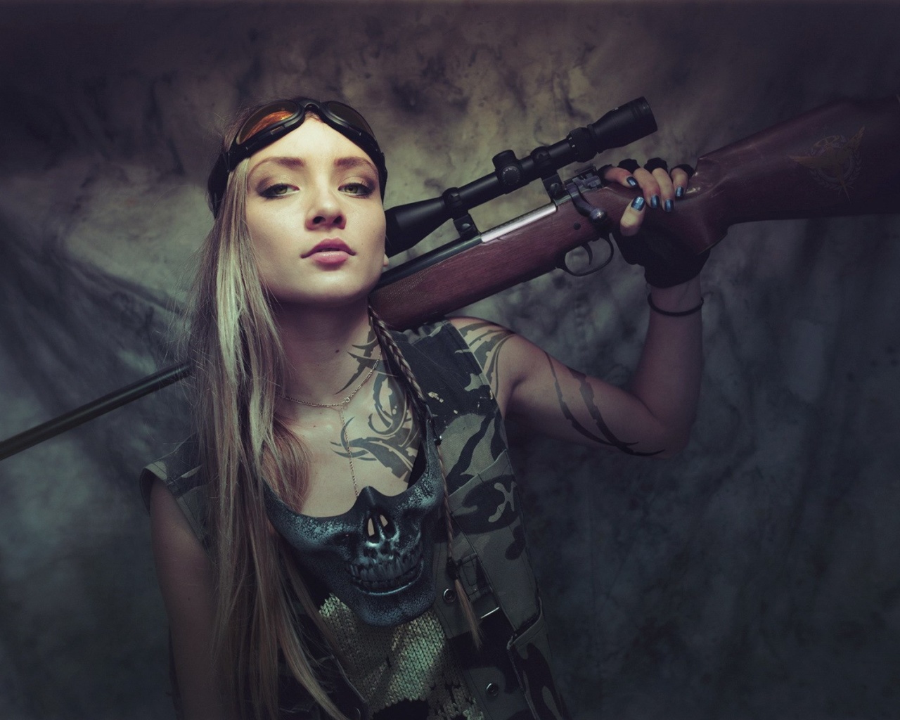 Fondo de pantalla Soldier girl with a sniper rifle 1280x1024