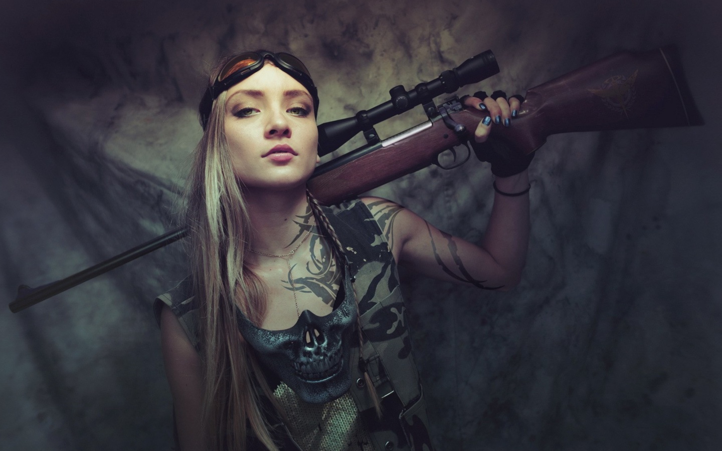Обои Soldier girl with a sniper rifle 1440x900