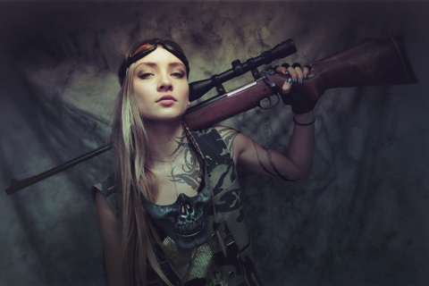 Fondo de pantalla Soldier girl with a sniper rifle 480x320