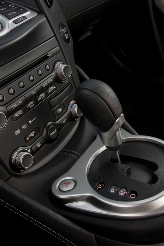 Fondo de pantalla Nissan 370Z Interior 640x960