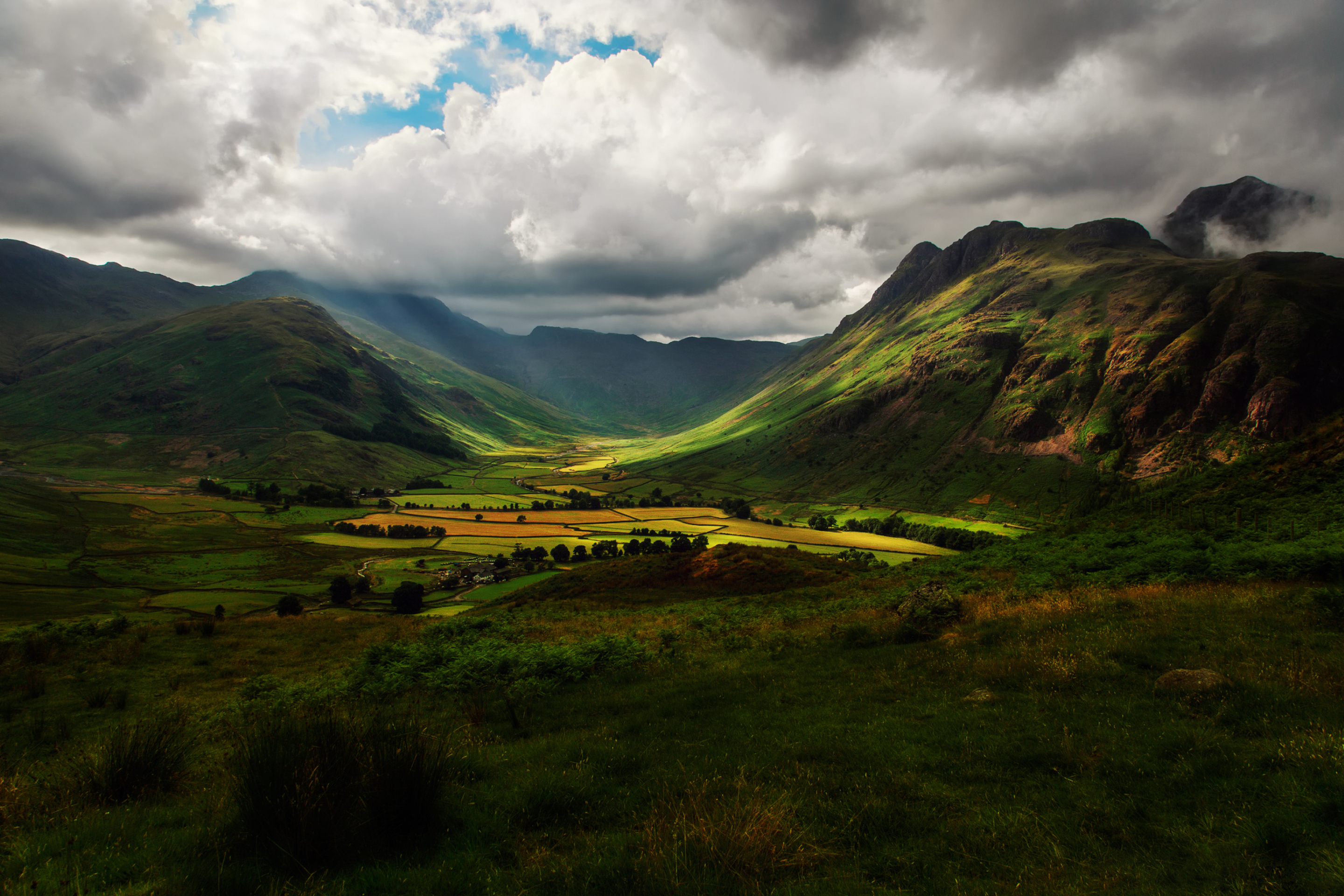 Green Hills Of England wallpaper 2880x1920