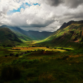 Green Hills Of England - Fondos de pantalla gratis para 1024x1024