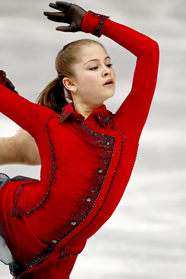 Fondo de pantalla Yulia Lipnitskaya Champion In Sochi 2014 Winter Olympics 640x960