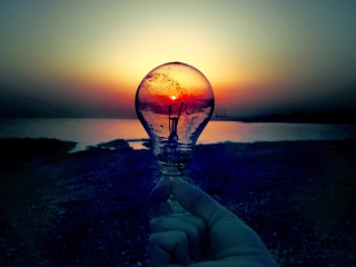 Fondo de pantalla Red Sunset Through Bulb 320x240