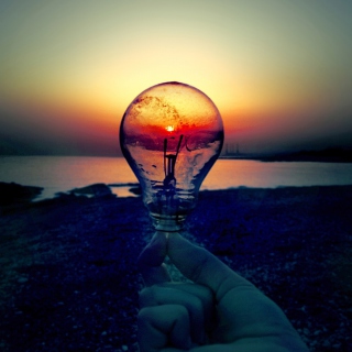 Free Red Sunset Through Bulb Picture for 208x208