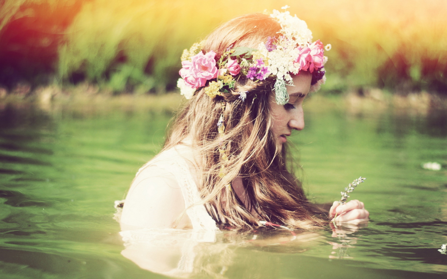 Girl With Flower Crown wallpaper 1440x900