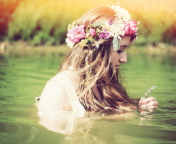 Girl With Flower Crown wallpaper 176x144