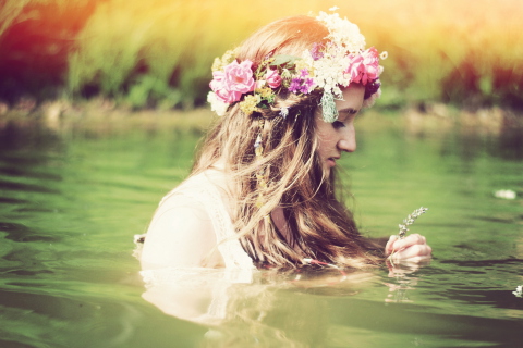 Girl With Flower Crown wallpaper 480x320